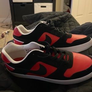 Nike Delta Force Vulc SB “bred”